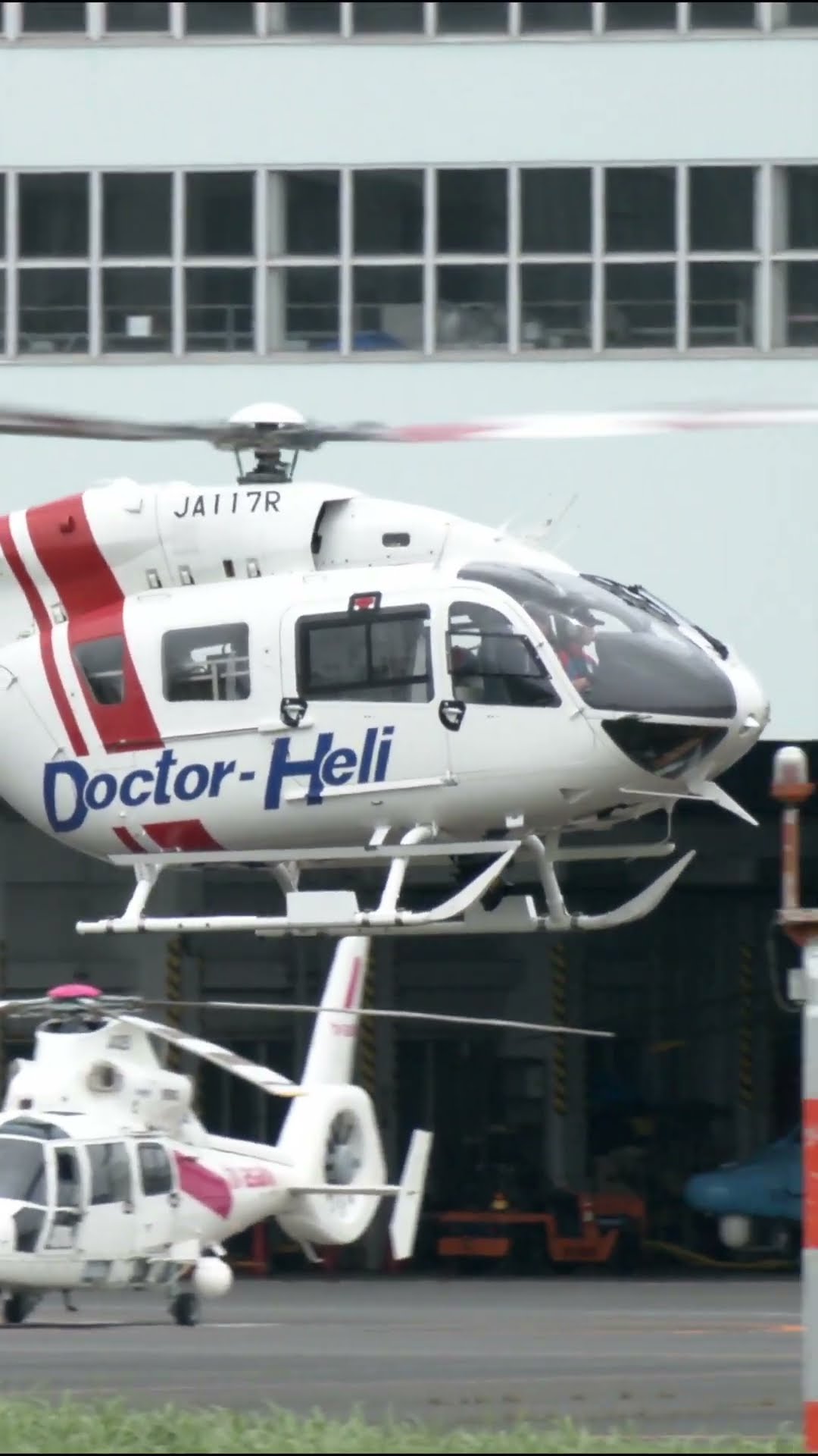 Kawasaki BK117C 2 JA117R Takeoff 2 4K #TokyoHeliport