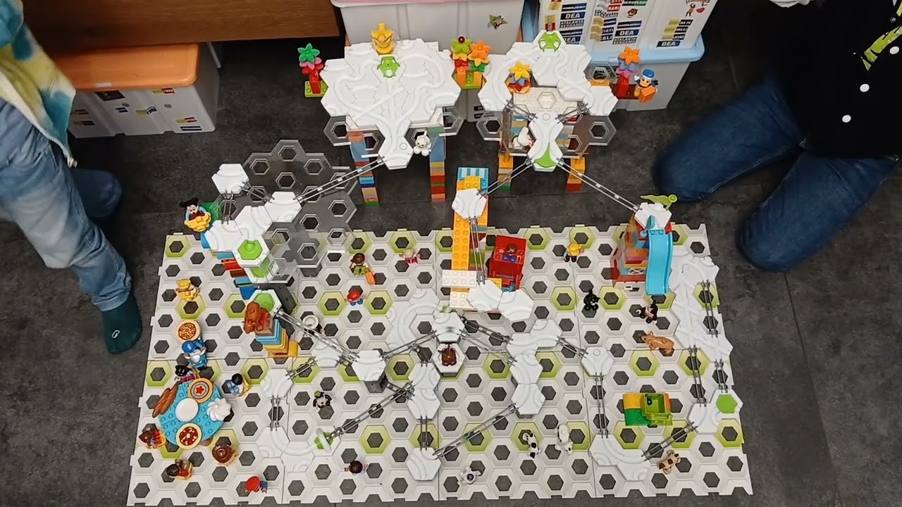 Gravitrax + Duplo Creations Maze v3 by R15 & A19