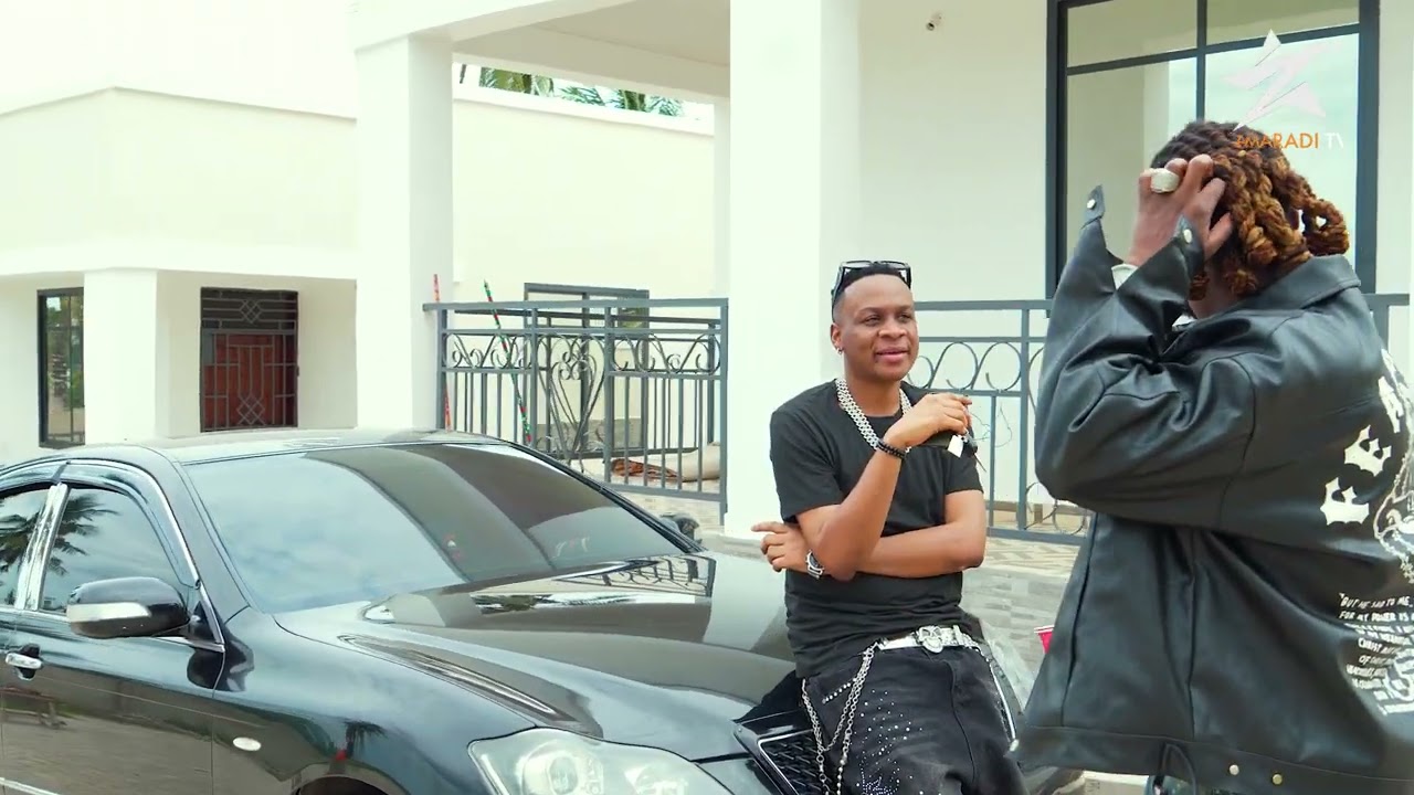 ANAPOISHI DAYOO MJENGO WA MAANA | HISTORIA YA MAISHA YAKE ITAKUGUSA | ALIKUA ANAUZA POMBE