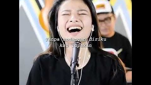 TENDA BIRU LIRIK   DESY RATNASARI MIRA COPET   3PEMUDA BERBAHAYA COVER FEAT DELISA HERLINA