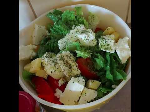 Video: Lichte Salade Met Kaas, Tomaten En Kruiden