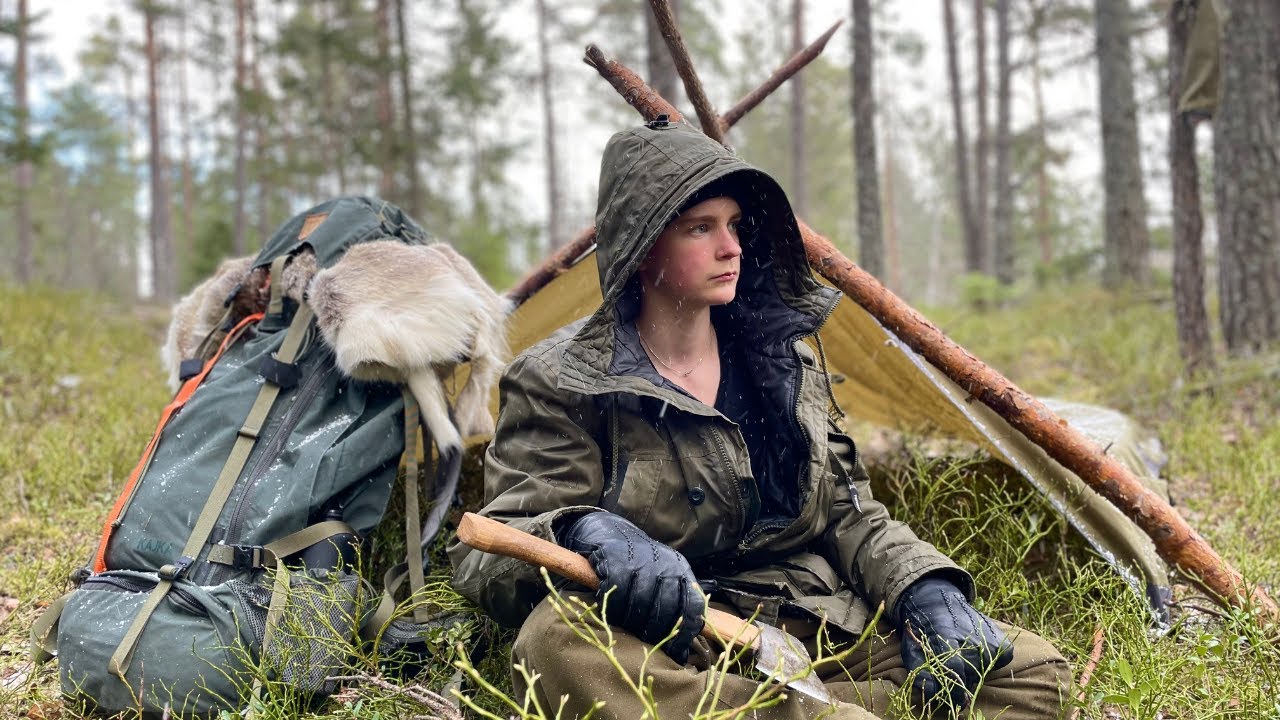5 Day Winter Bushcraft In The North: Building Survival Shelter In Rain ...