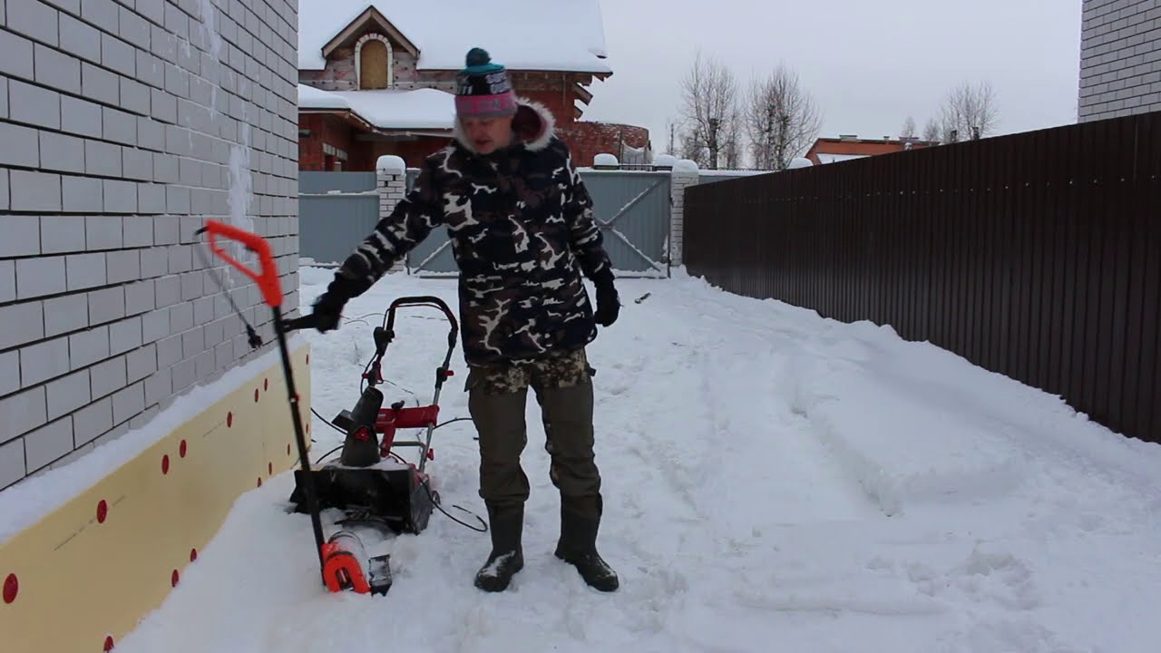 Обзор снегоуборочных машин. Хороши ли дешевые электрические .