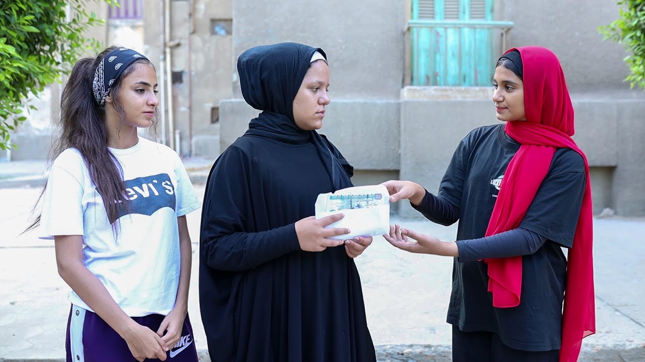 أطفال يستغلون صاحبتهم الخليجية والسبب / إحنا مش بنحبك إحنا بنحب فلوسك .. 😰 !!