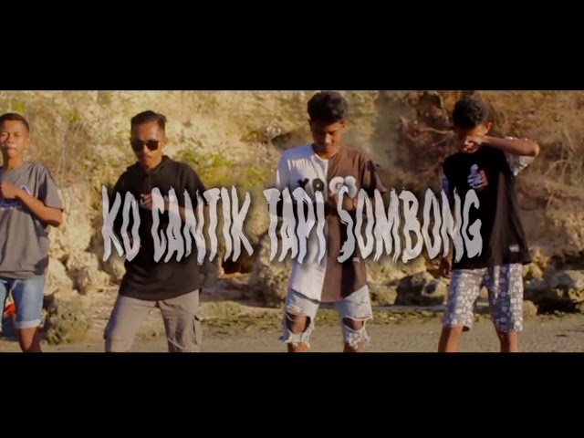 Ko Cantik Tapi Sombong 🎵Dj Qhelfin🎶 (Official Video Music 2019) class=