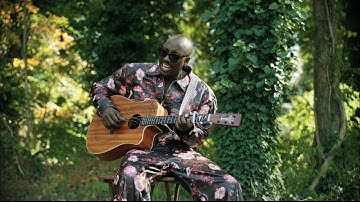 Bien- AH  (Official Music Video)