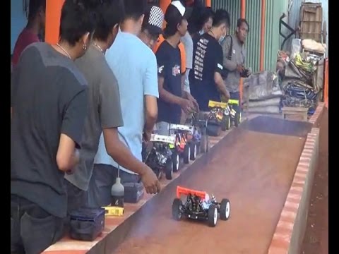  Balapan  Mobil  Remote Control  Keren Adu Drift di Sirkuit 