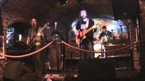 Live at The Cavern Club, IPO Festival 2015: Junebug - The Song Of The Apes (from the Pongo Album)