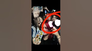 Blackpink lightstick at an X:IN concert? This fan is different 😅 #xin #blackpink #kpop #fyp #aria