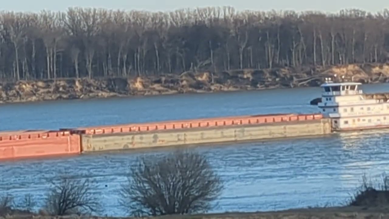 Barge at Hamletsburg IL Pt. 149