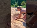 Transformasi Pasir: Sofa Pantai Gratis yang Bikin Betah! 🏖️✨