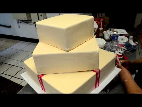 How to build a 3 tier wedding cake