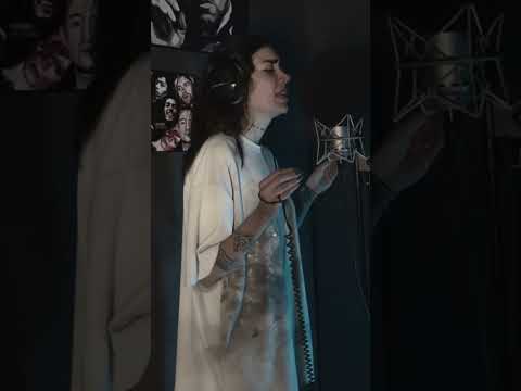 من جنوب عبعلبك بلدي انا لمى شريف