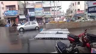 Тысячи сорванных крыш и перевернутых автомобилей: Торнадо в Индии! Циклон Мичаунг