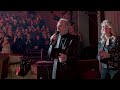 Neil diamond sings sweet caroline with a beautiful noise broadway cast