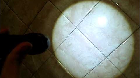 X2000 Flood-to-Throw Zooming Glass Optics Cree P4-WC LED Flashlight from DealExtreme