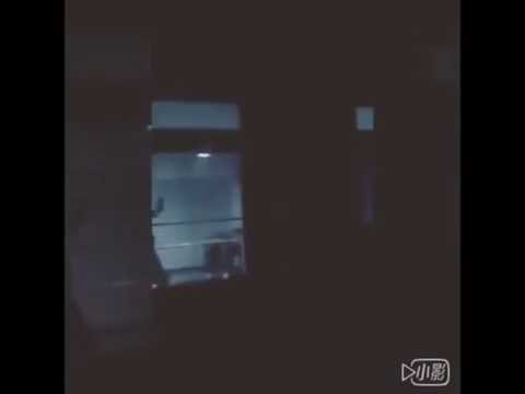你腰受傷了，還堅持練習，你知道有多少粉絲為你心痛嗎。易烊千玺