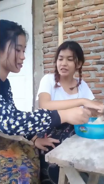 gadis desa makan singkong rebus#shorts