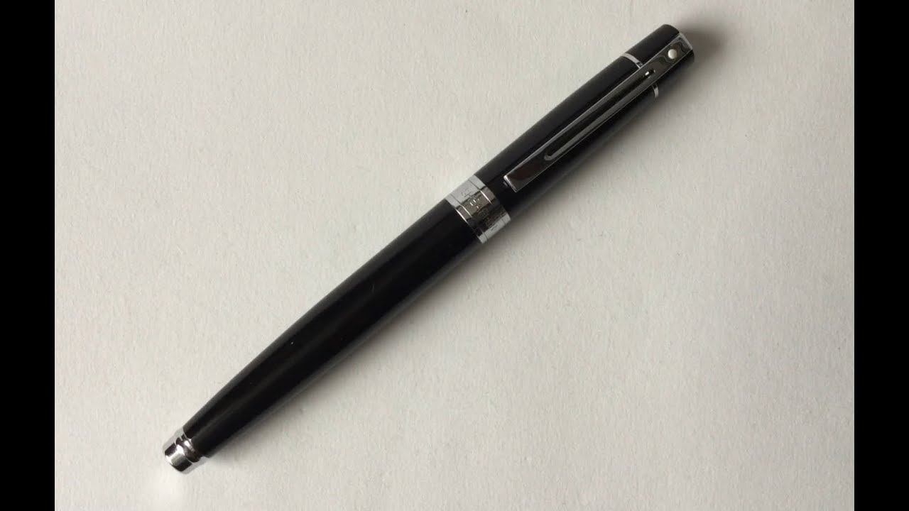 Sheaffer 300 Glossy Black Fountain Pen