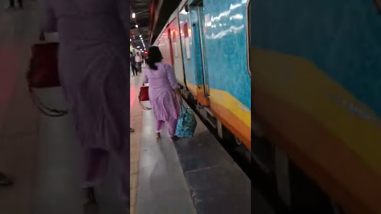 anand vihar to gorakhpur holi special bus