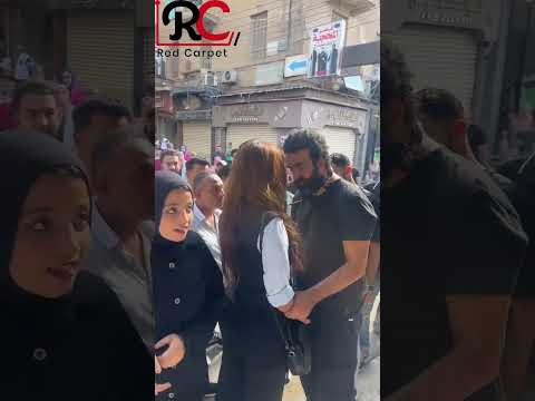 الجمهور يلتف حول زينة في شوارع طنطا وهي تصور فيلم بنات الباشا زينة سينما