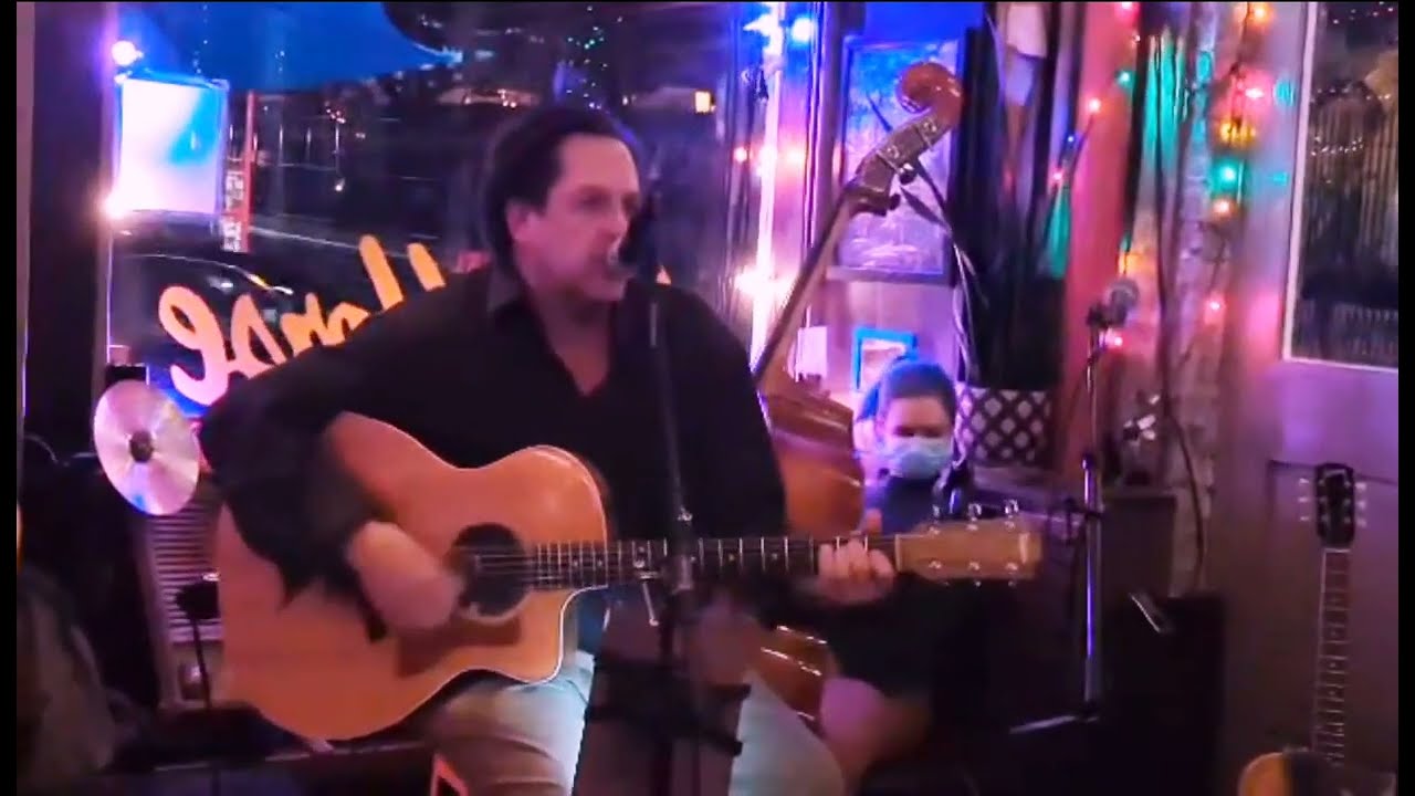 Rob Glasser performs Melissa