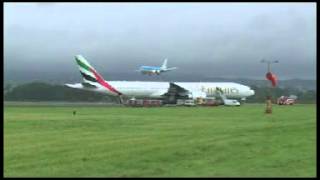 Emirates 773ER stuck in the grass at GLA/EGPF