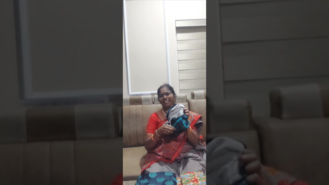 మీ సారీస్ కి మ్యాచింగ్ పర్సులు జాకెట్ కు మాచింగ్ పౌచెస్ ఈ వీడియో చూడండి మీకు తప్పకుండా నచ్చుతుంది 