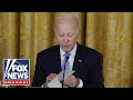 Biden forgets name of everyone at the table
