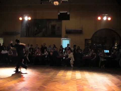 Estampas de varon - Natasha Arape y Ariel Taritolay en Soho Tango