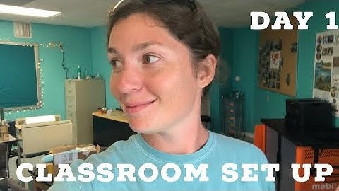 SEEING MY CLASSROOM FOR THE FIRST TIME | classroom set up day 1