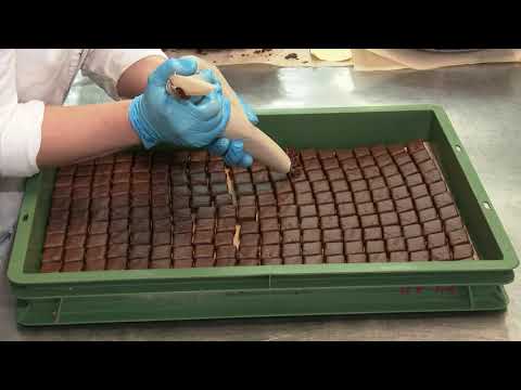 Рецепт конфет на шоколадной фабрике не меняют много десятилетий