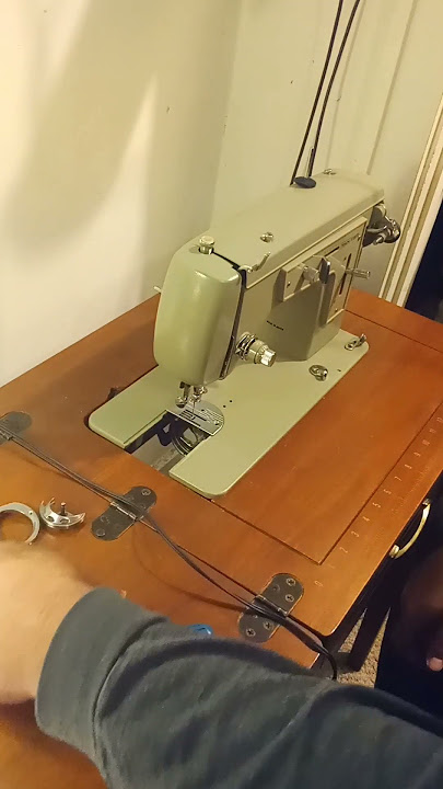 Singer 362, SOLD Singer 362 Fashionmate sewing machine. This machine is a  hidden gem. All metal gears!!! The plastic has yellowed. But it is still a  fantastic