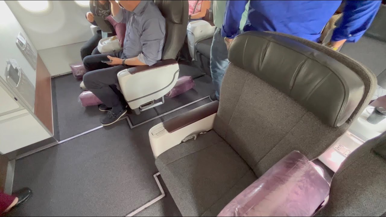 Qatar Airways FIRST CLASS A320 | Doha to Sharjah ✈️