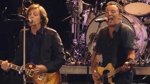 I Saw Her Standing There - Paul McCartney and Bruce Springsteen (live at Hard Rock Calling 2012)