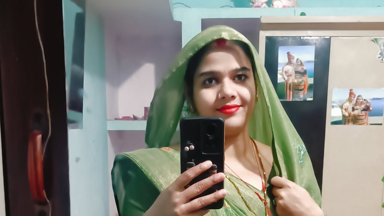 Dekhiye bajra ki roti chullhe pr or nariyal ke laddu 