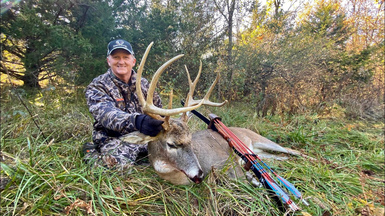 Jay's BIGGEST recurve buck in Iowa! Amazing decoy hunt with multiple tactacam angles! YouTube