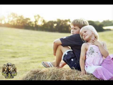 كل سنة واحنا مع بعض وعلطول مرتاحين فى حضن بعض