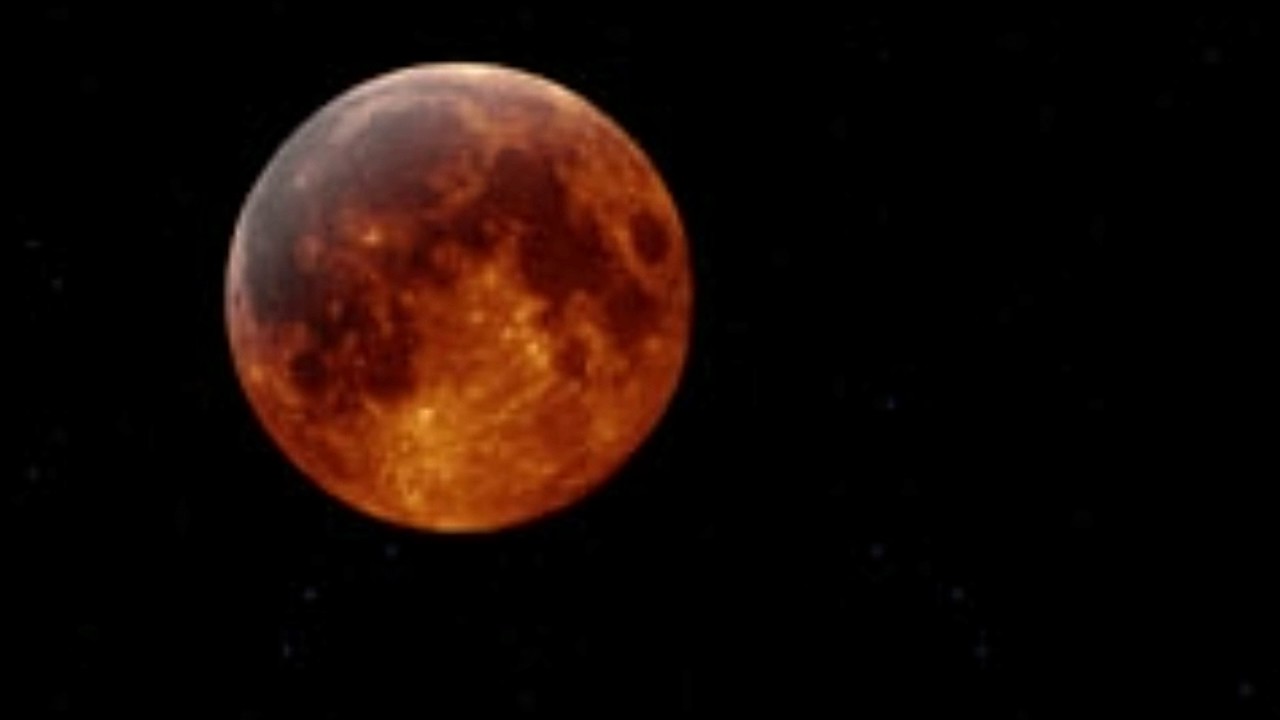 What Causes a Red Moon - YouTube