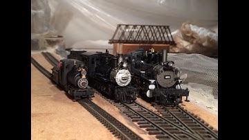 Scratch built narrow gauge mine train (HOn22/HOf) running on Z scale track - Video 2