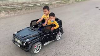 Raid & Farid on a walk with Mercedes-Benz G550