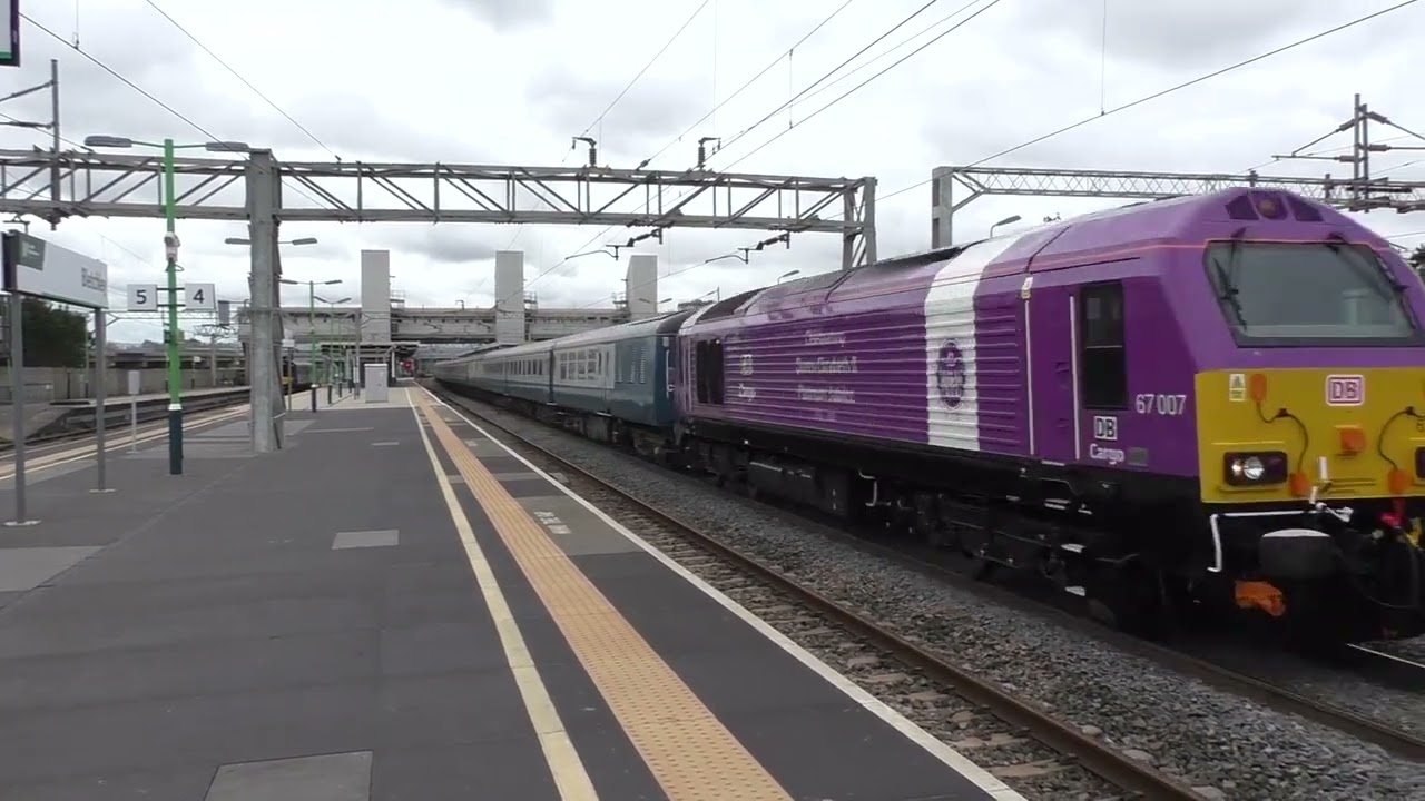 67007 Queens Platinum Jubilee livery at Bletchley 25.7.22 YouTube