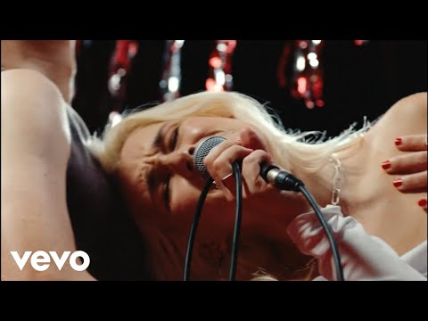 Guarda Foley - Heartstrings (Official Music Video) su YouTube Guarda Foley - Heartstrings (Official Music Video) su YouTube