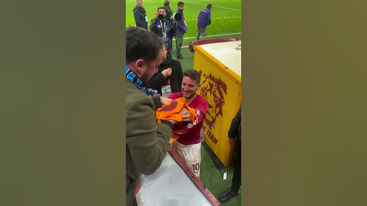 Guardate cosa succede con MERTENS e un tifoso del NAPOLI allo stadio del Galatasaray 🥹💙