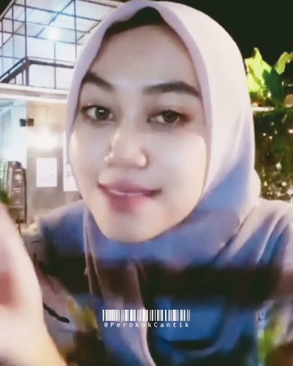 Jilbab Cantik Merokok