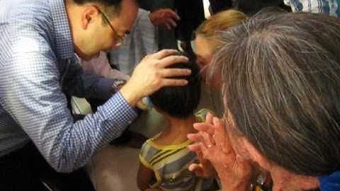 CHÚA CHỮA LÀNH BÉ 8 TUỔI BỊ CÂM ĐIẾC BẨM SINH - Mục Sư Huỳnh Quốc Khánh - Bồi Linh Cà Mau 2016 - P1