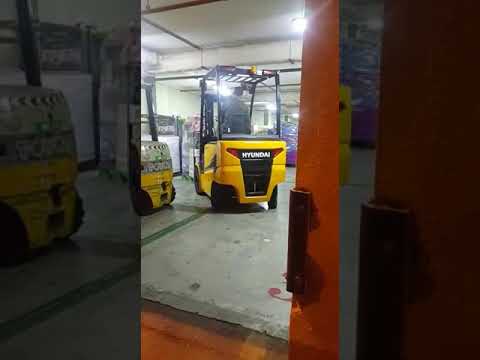 hyundai-2.5-ton-electric-forklift