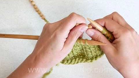 How to knit in multiple beads