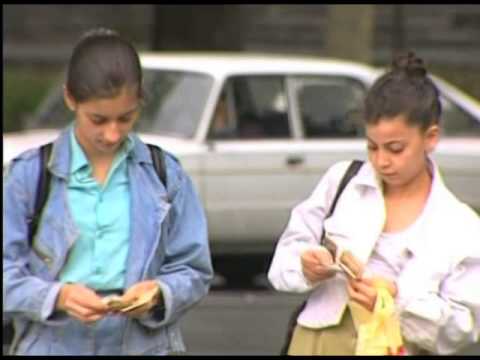 Video: Ko Ietīt Plānā Armēņu Lavāšā