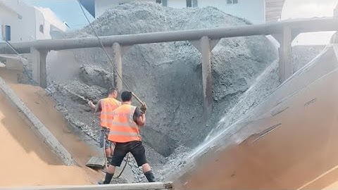 Barge unloading 3850 tons of ore - Full video - empty barge - Vlog of work on barge